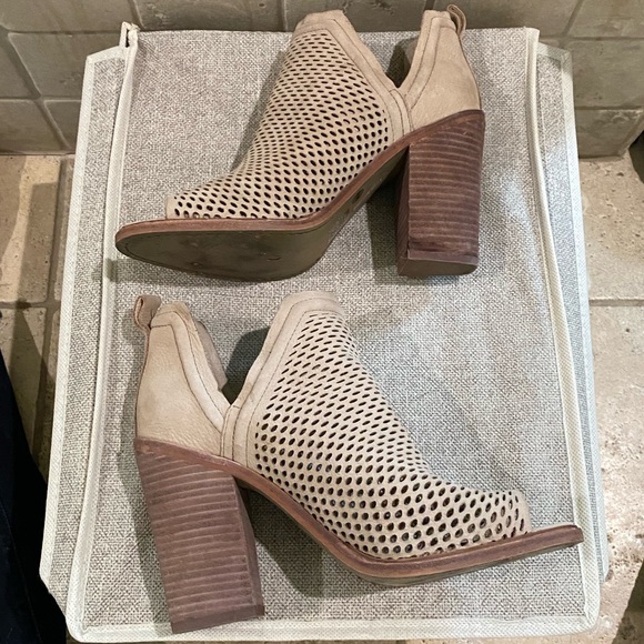 Vince Camuto Bootie - Picture 2 of 7